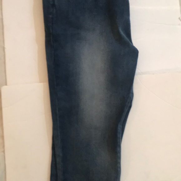 “HAGGAR” Petite Ladies Denim Jeans. - Picture 10 of 14